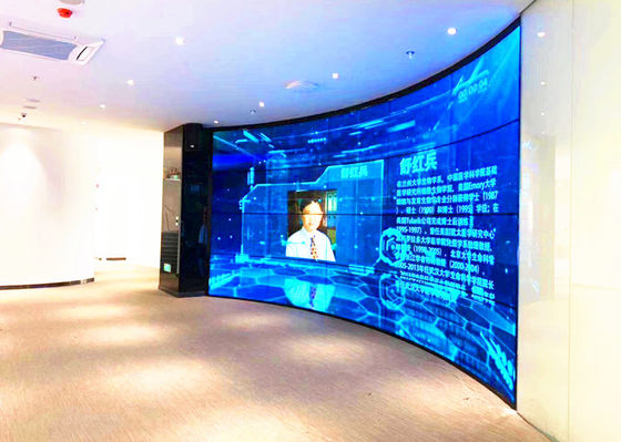 China Exposição transparente curvada fixada na parede/indicação digital transparente da sala de reunião fornecedor